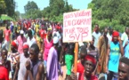 BIGNONA – Des centaines d’habitants de Tenghori-Transgambien dans la rue
