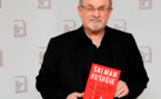 L’auteur britannique Salman Rushdie  poignardé lors d’une conférence dans l’Etat de New York