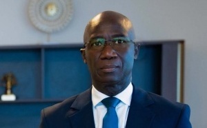 Réforme constitutionnelle : Huit heures de débats électriques en commission et un bras de fer législatif total
