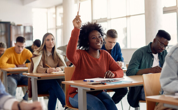 Rester ou rentrer ? Le dilemme invisible des étudiants africains formés en France
