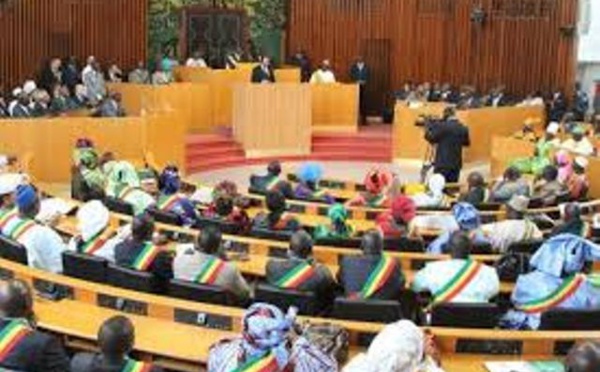 Assemblée nationale : adoption du texte sur les dépenses spéciales et convocation d’une session extraordinaire